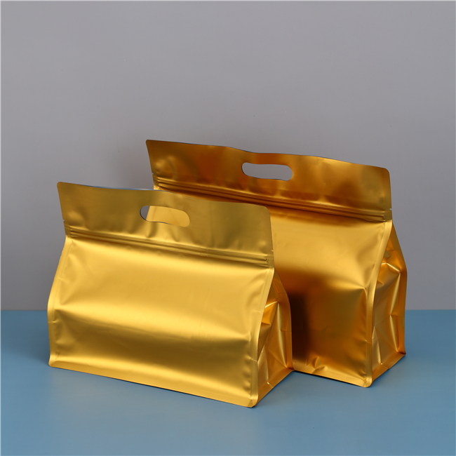 Handheld self sealing bag