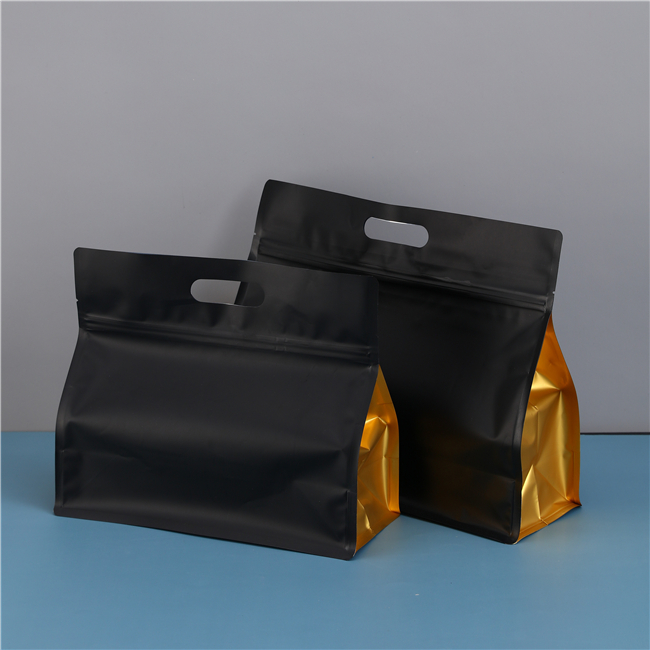 Handheld self sealing bag