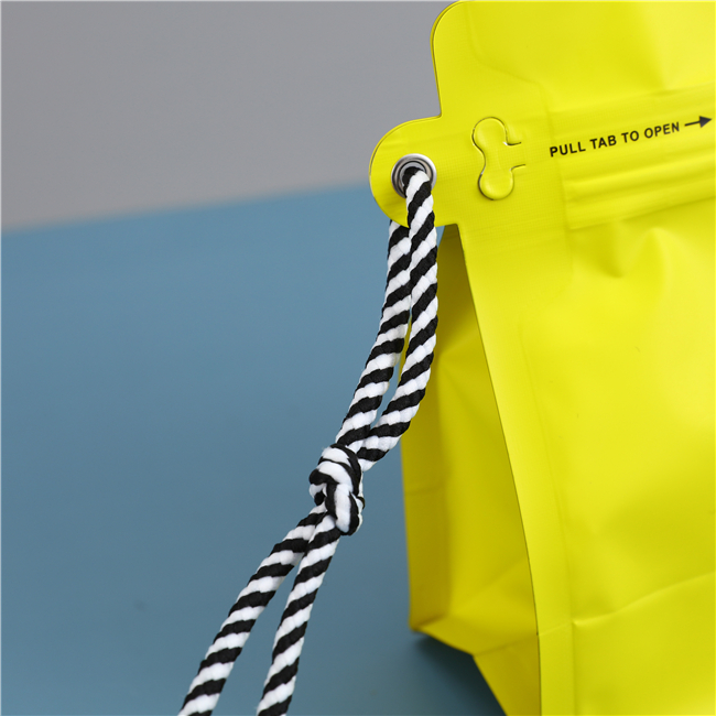 Drawstring style detail display